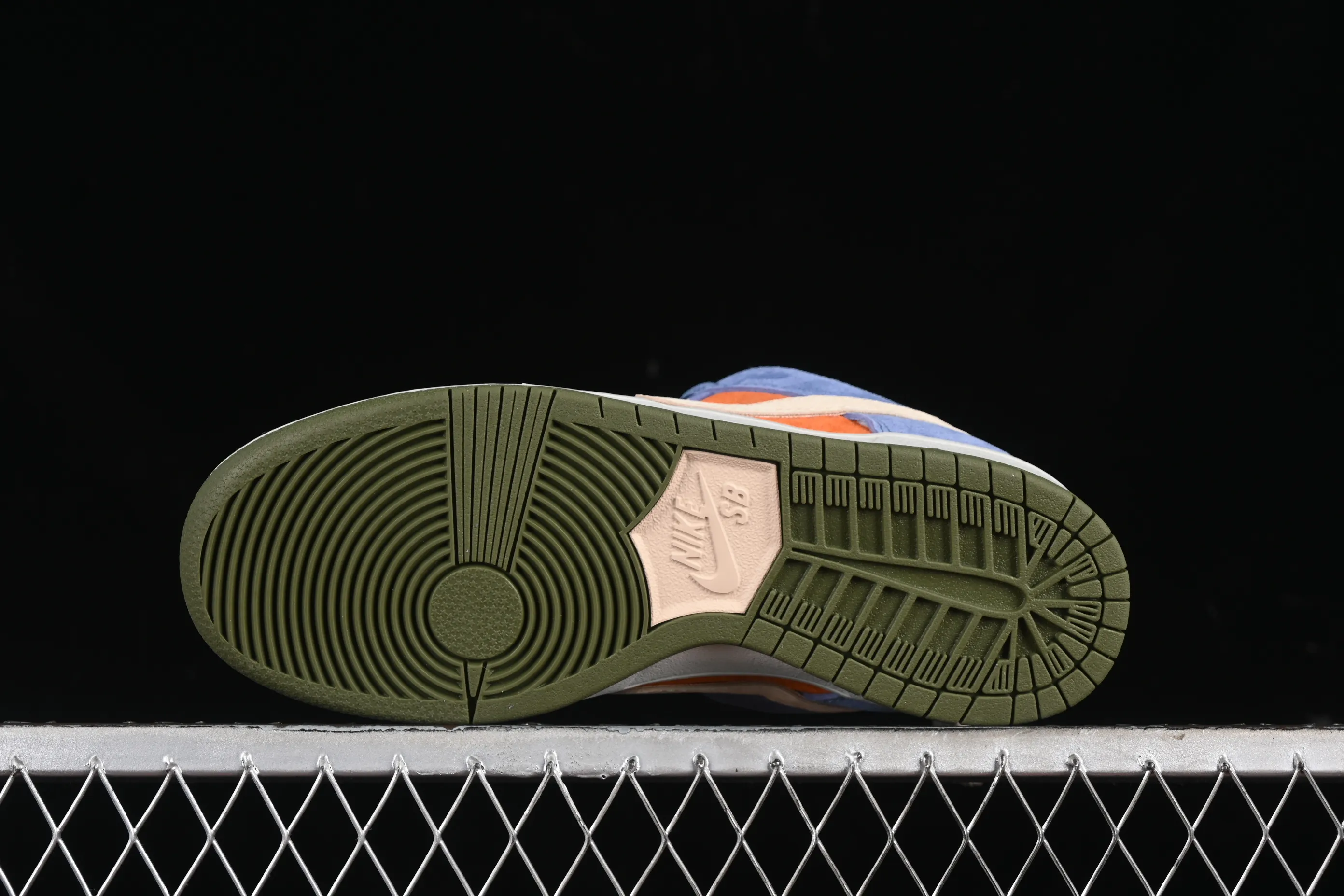 All Categories Nk SB Dunk Series Nk SB Dunk Low Low-top sneakers Nk SB Dunk Low "Light Carbon/Monarch" Maillard style low-top casual sneakers HF3063-002